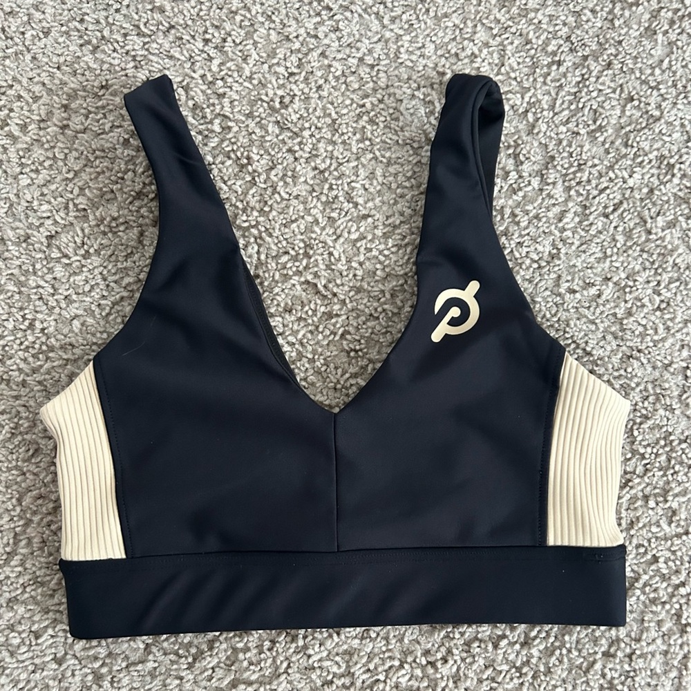 Peloton V-Neck Black and Tan Sports Bra